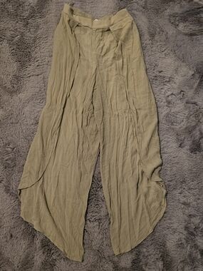Seven Sisters Wide Leg Flowy Pants in Olive Green
